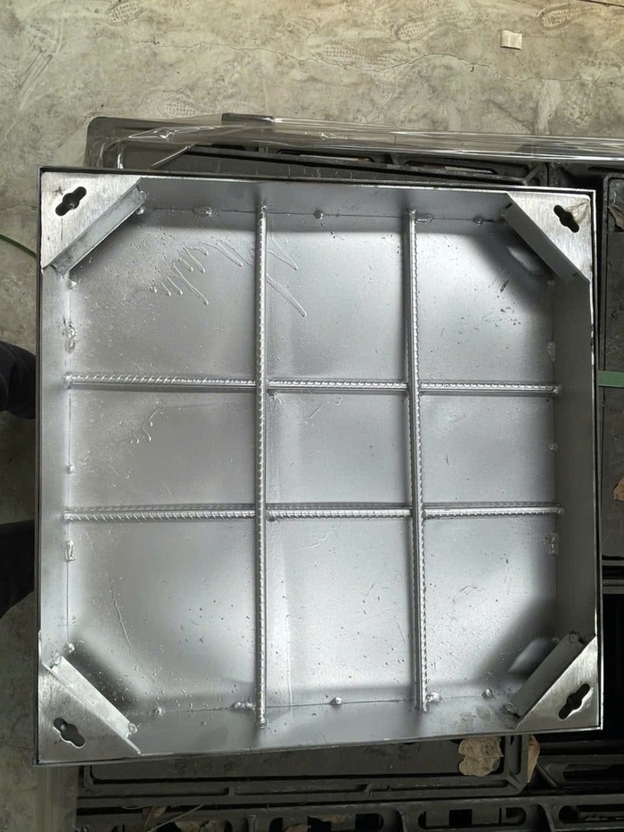 Nắp hố ga vuông inox âm sàn